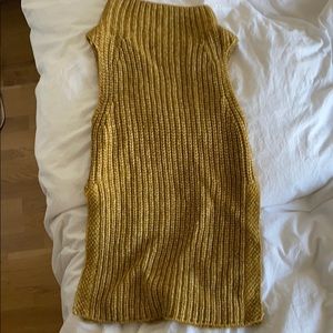 Aritzia funnel neck sleeveless sweater- runs big